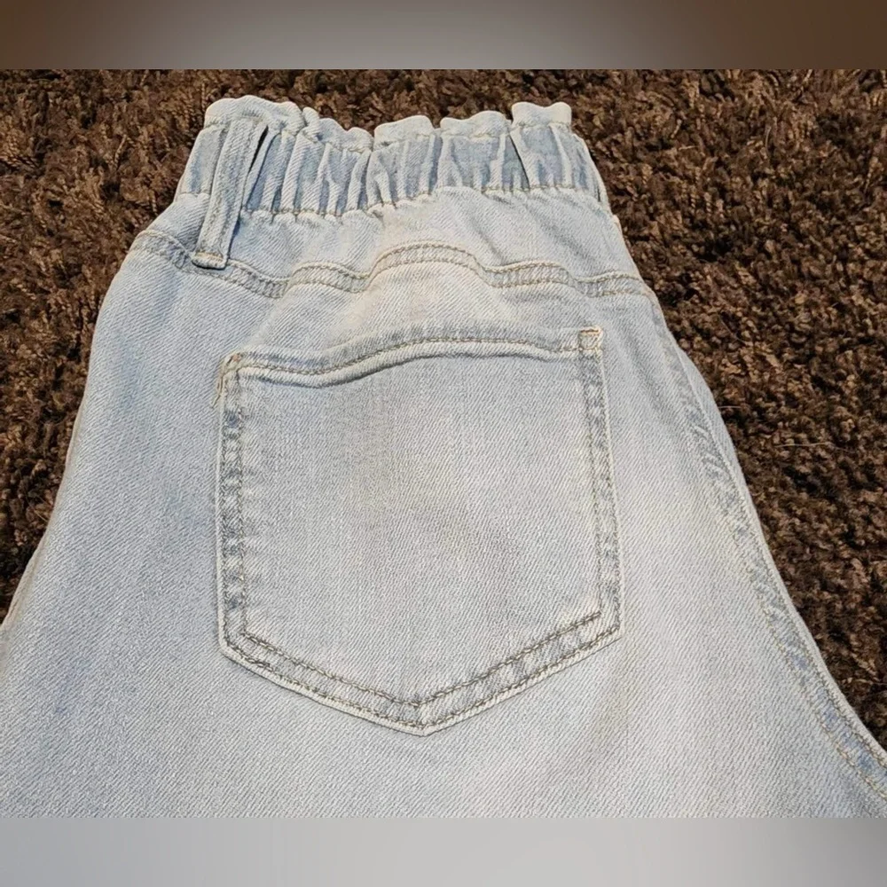 TRUE Craft Light Wash Some Distress Size 7 High Waisted Mom Jeans - Picture 6 of 12